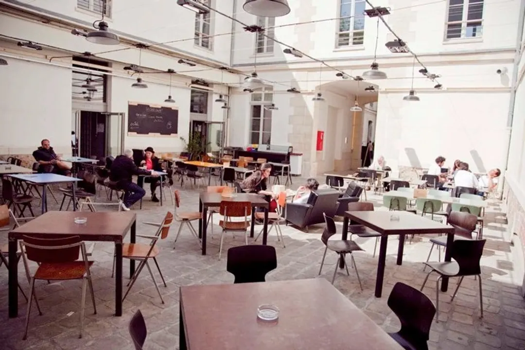 Le Café Caché Restaurant Bar Paris