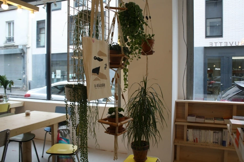 La Régulière Restaurant Galerie d'art Shop Paris