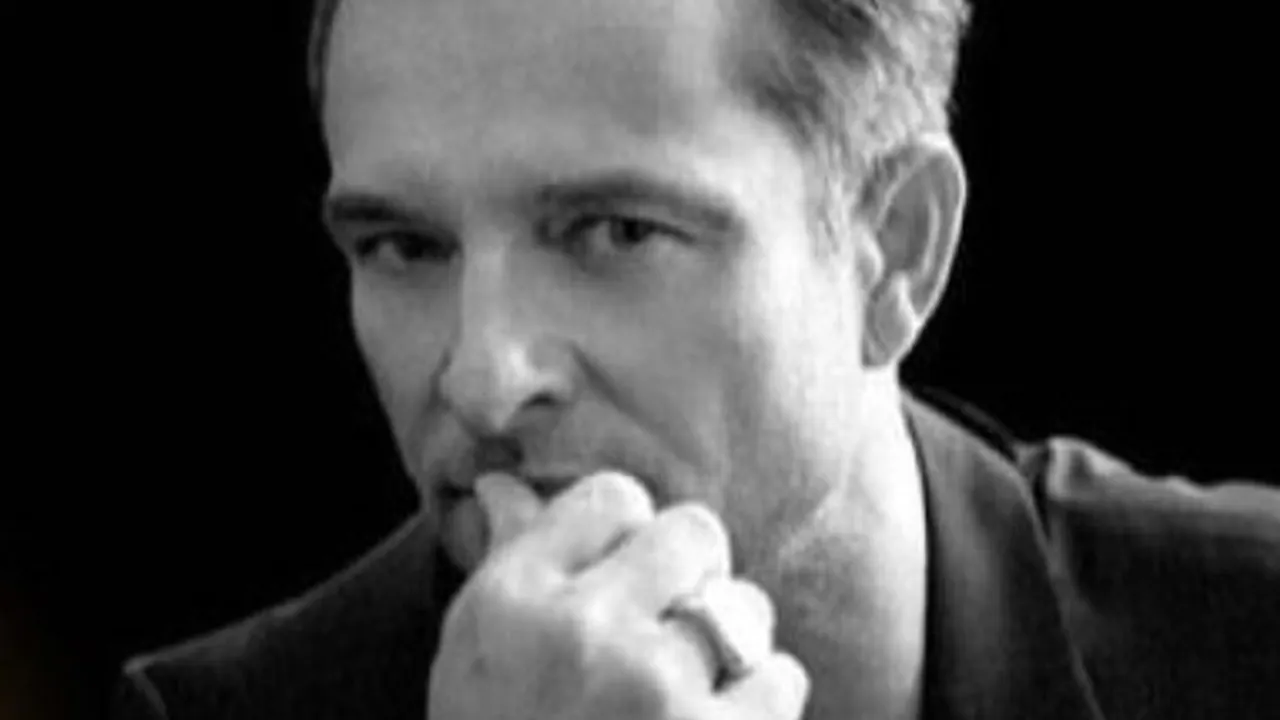 DAVID HALLYDAY