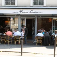 Le Bouche à Oreille