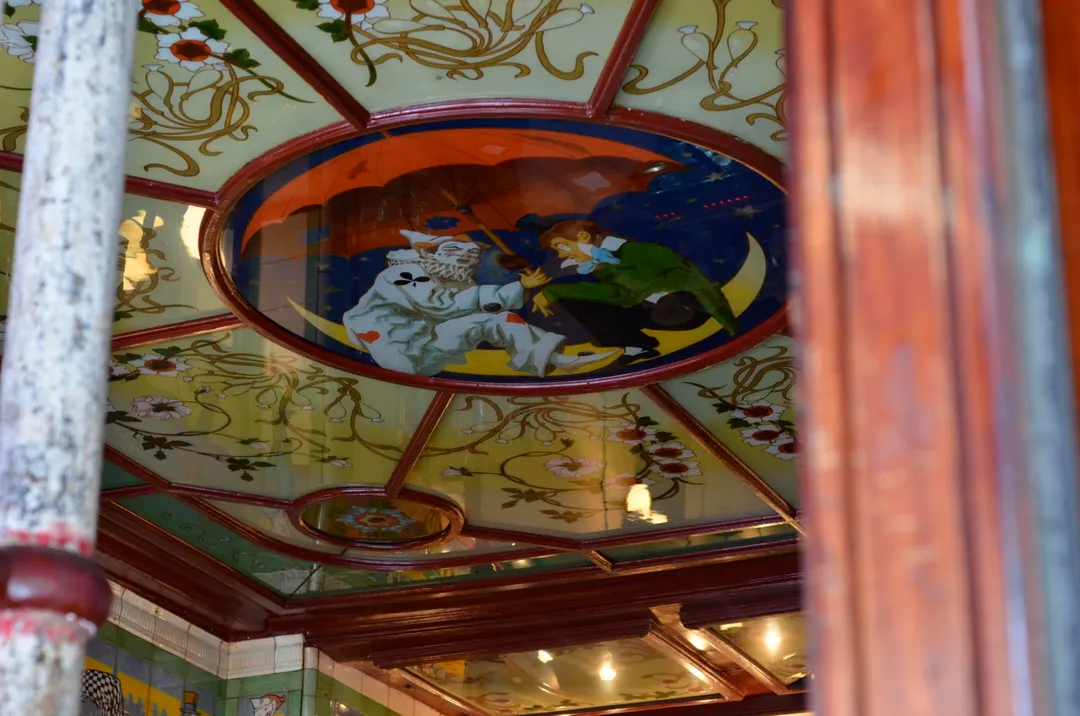 Clown Bar Restaurant Bar Paris