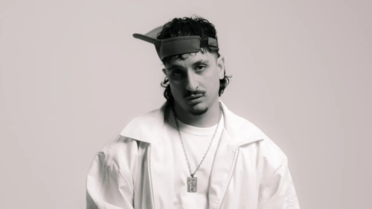 Face 2 Face : Adrián Mills all night long