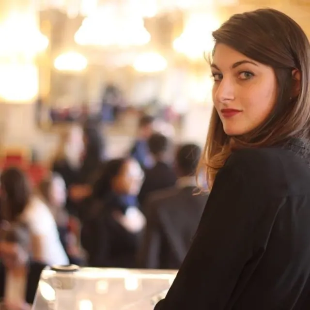 Inès B