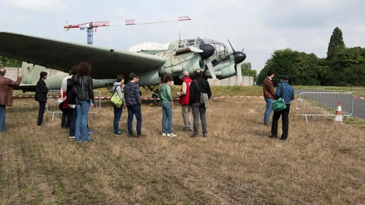 Visite des ateliers de restauration des avions du musée de l'Air et de l'Espace