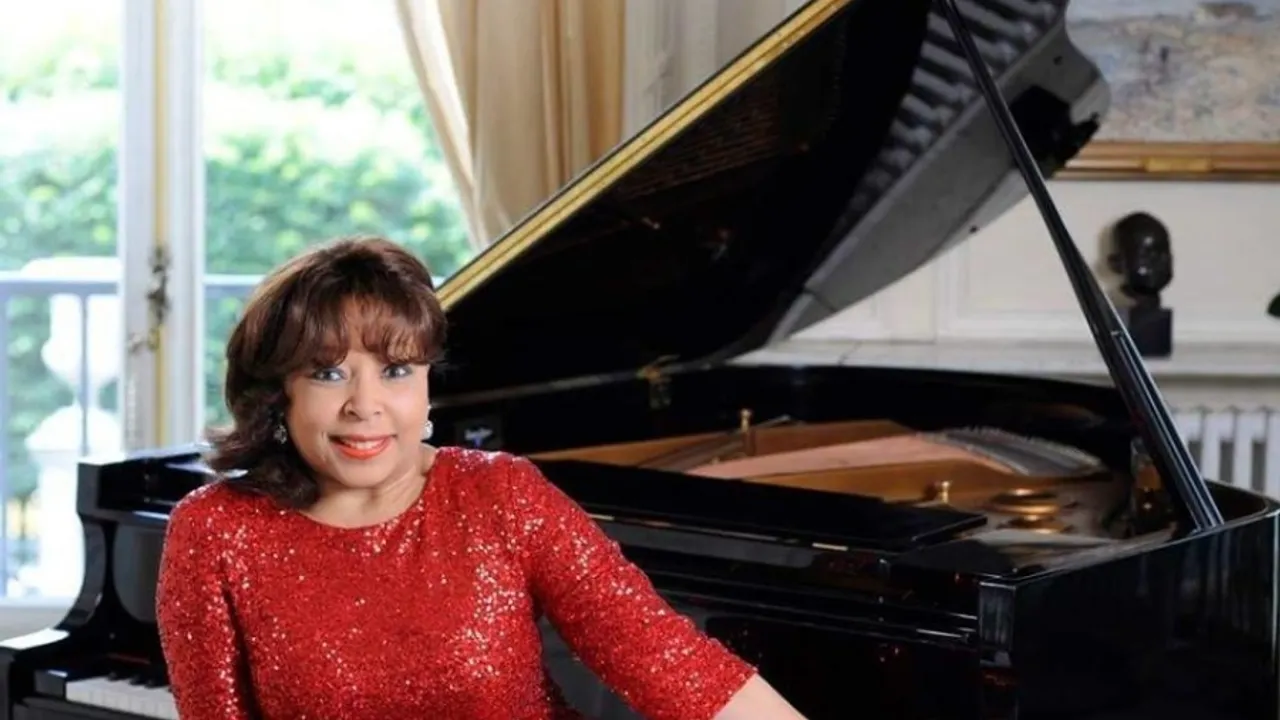 Leslie Lewis Live