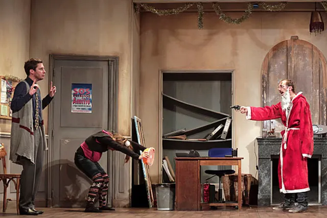 La troupe à Palmade fait revivre Le Père Noël est une ordure