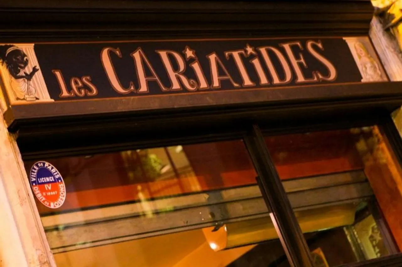 Les Cariatides