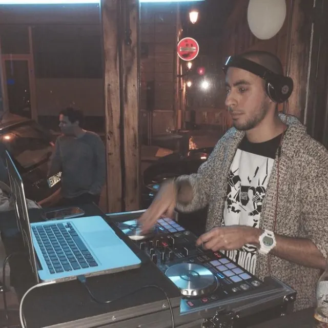 DJ S