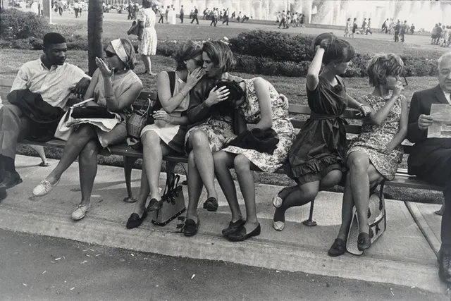 Garry Winogrand et son Amérique rêvée s'exposent au Jeu de Paume