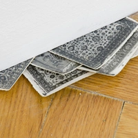 SECOND HANDS
