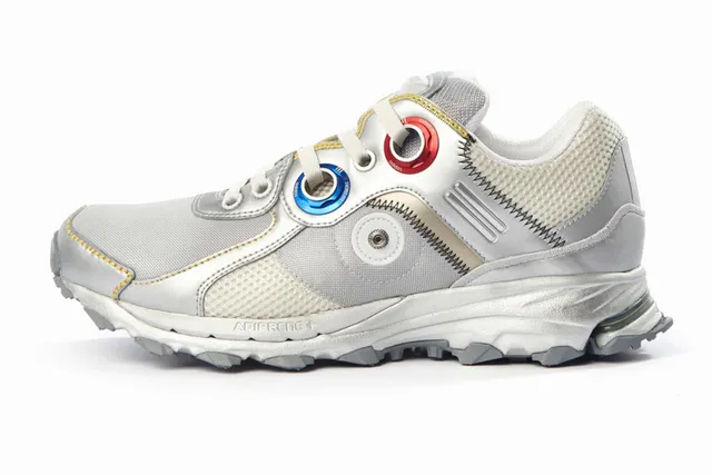 Sneakers Adidas : Raf Simons s'inspire des combinaisons de la NASA