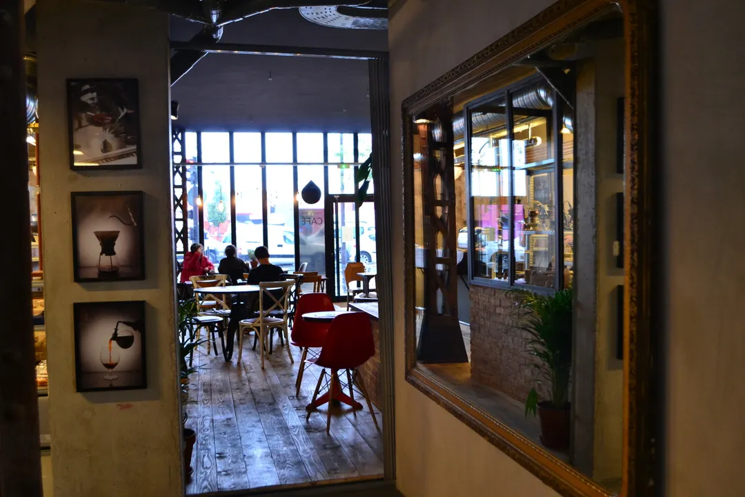Café Lomi Restaurant Paris