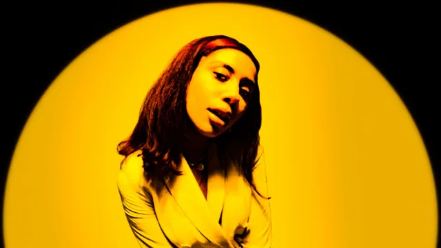 Sacré présente: 4 To The Floor #3 by Chinau avec Ella Knight