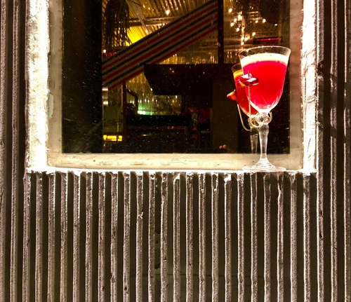 Bisou. Bar Paris
