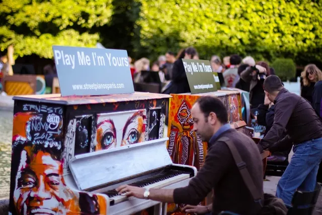 Play Me I'm Yours : quand des pianos envahissent Paris