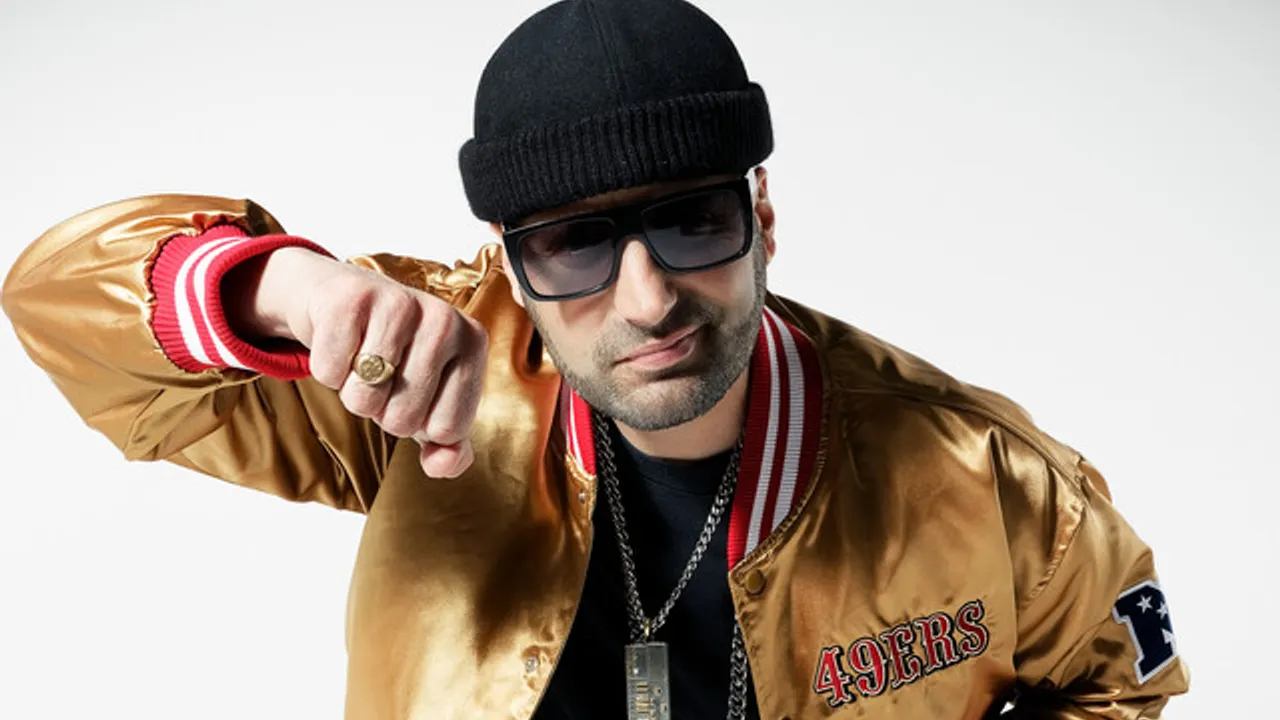 MANUDIGITAL & SKARRA MUCCI
