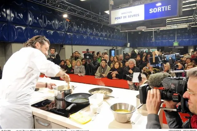 Les chefs cuisinent dans le métro