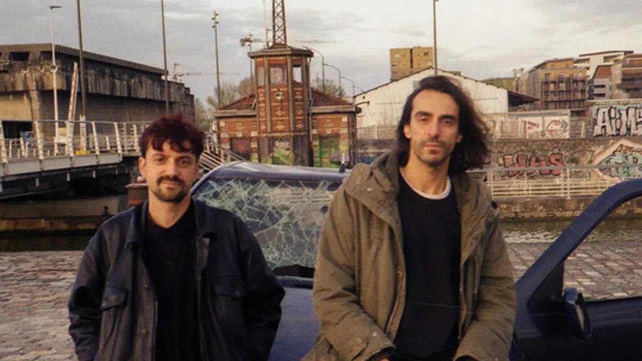 All Waves: Leroy Se Meurt