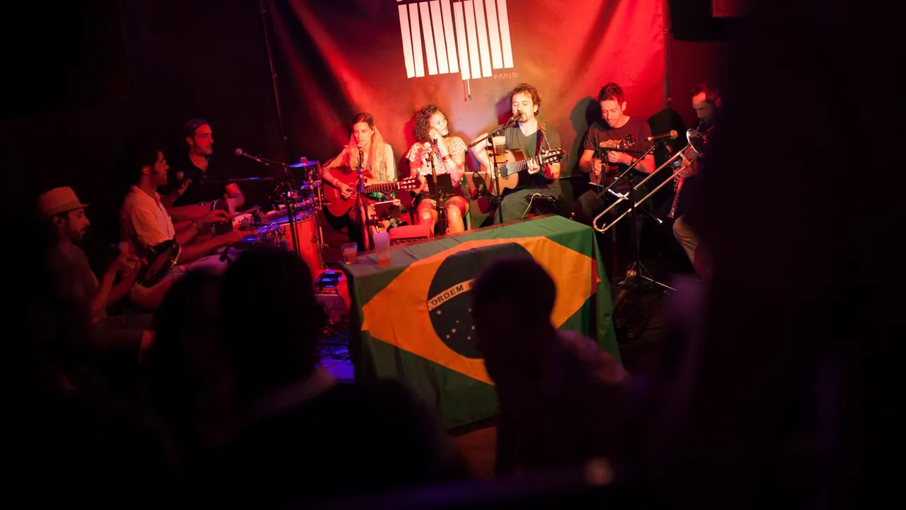 Clube Dos Democraticos X Les Disquaires