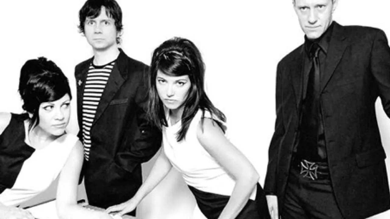 The Love Me Nots + klink clock en concert