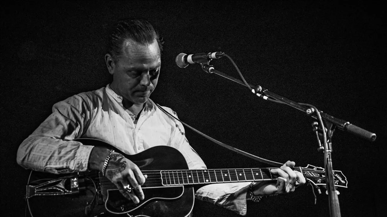 C.W. STONEKING (solo)