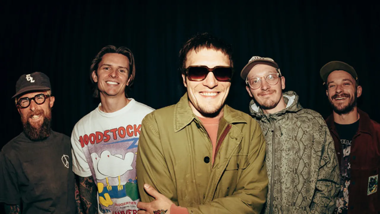 NECK DEEP