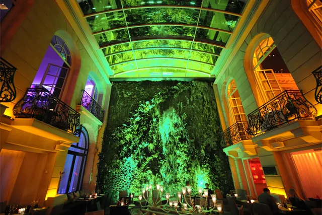 Le Pershing Hall, le restaurant dans un écrin de verdure