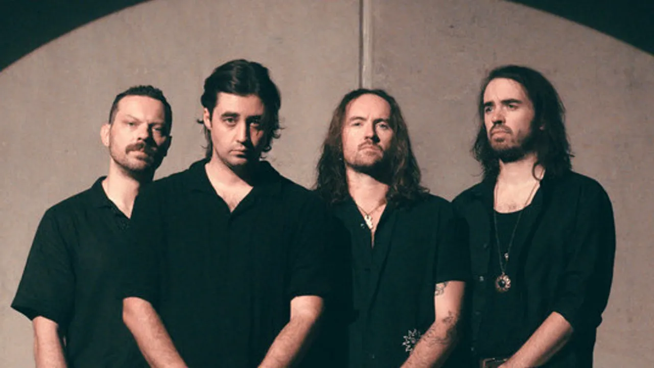 HANDS LIKE HOUSES + NORMANDIE