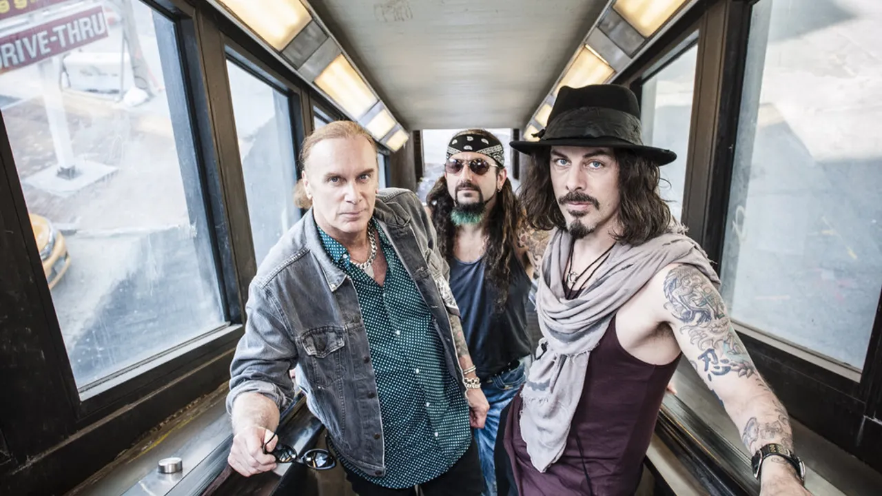 THE WINERY DOGS
