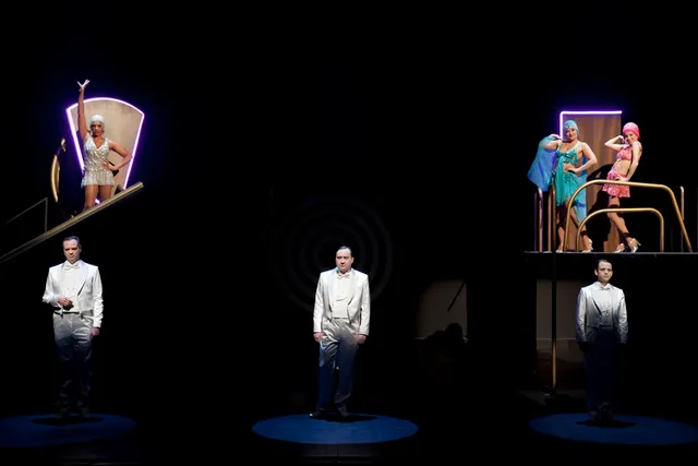 Par-delà les marronniers : la pièce loufoque de Jean-Michel Ribes au théâtre du Rond-Point