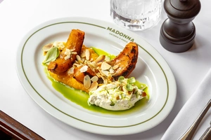 Madonna, osteria parisienne