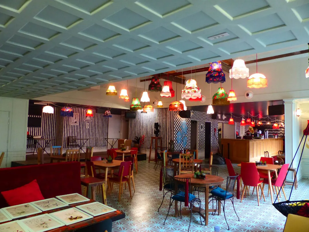 Le Bar à Bulles de la Machine du Moulin Rouge Bar Restaurant Paris