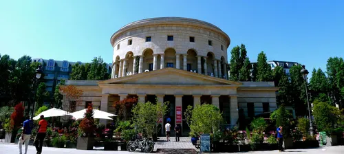 La Rotonde Stalingrad Restaurant Bar Club Paris