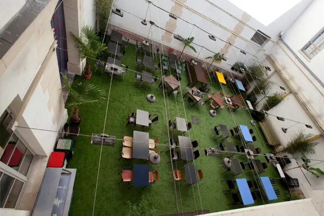 Le Café Caché, une petite terrasse cachée dans le 104