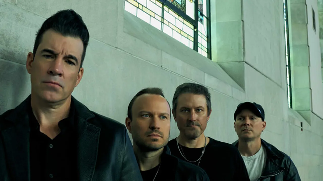 Theory Of A Deadman - The Dinosaur Tour