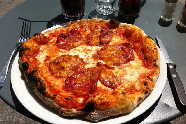 Bonnes pizzas croustillantes chez Maria Luisa