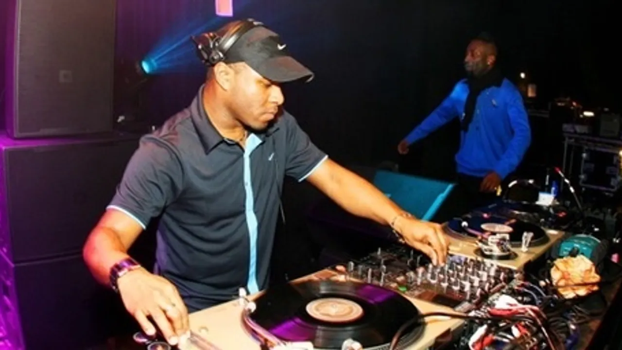 Ressources: Dj Ez, Shox, Tommy Kid, Kodh, Comix Del Biagio, Calcium & Juksbowl