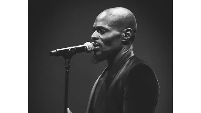 COMPLET - KERY JAMES – Acoustique + Eesah Yasuke
