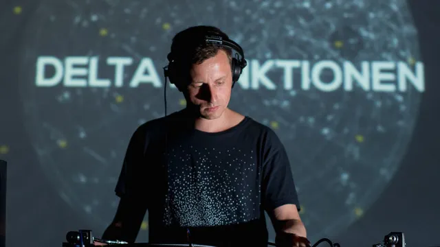 Delta Funktionen, Radial