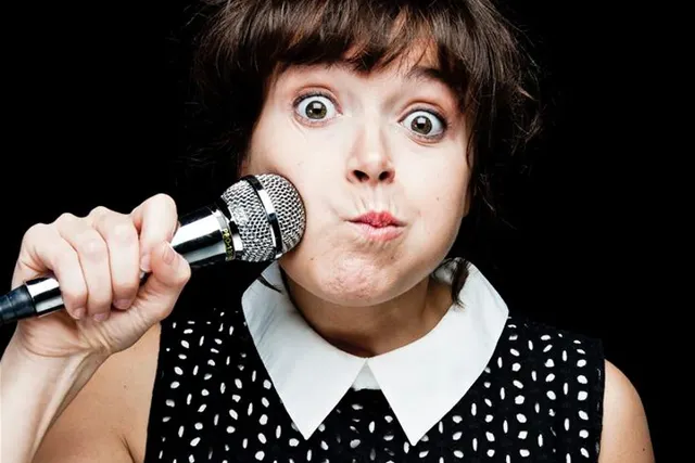 Céline Groussard : bifle, catch et chansons de Carlos