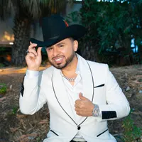 Larry Hernández