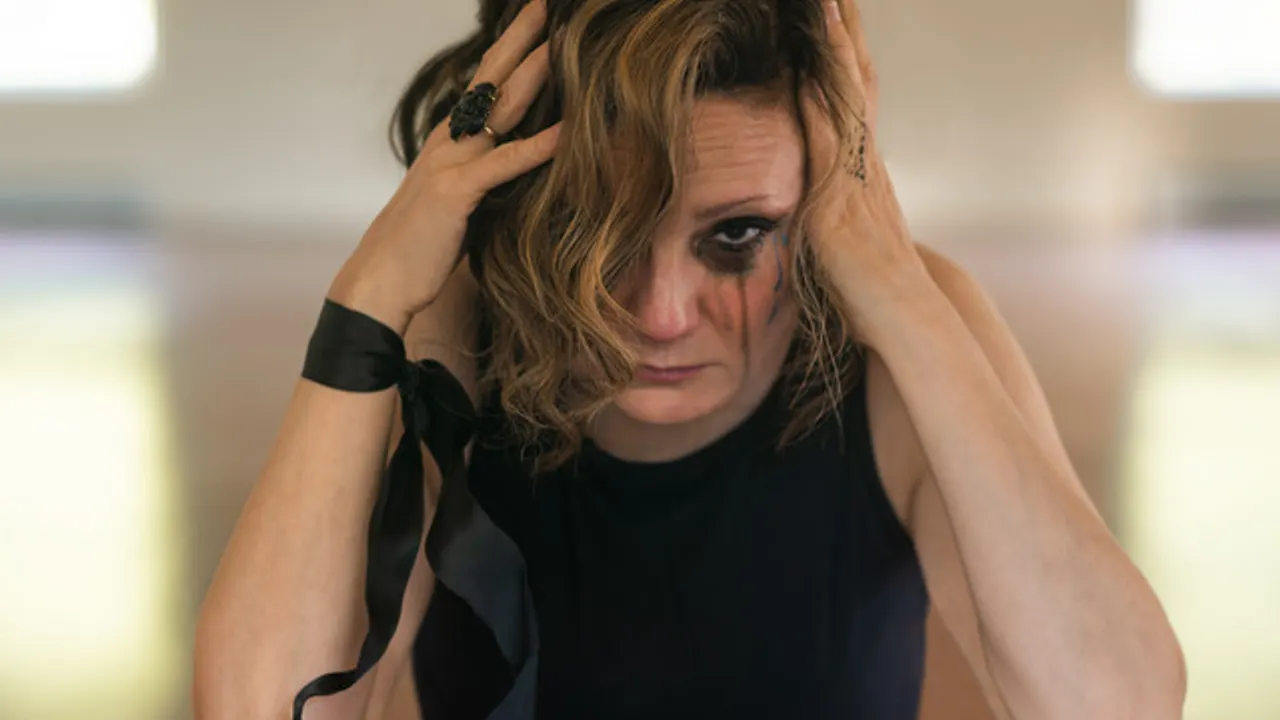 NINA NASTASIA – BOBBIE