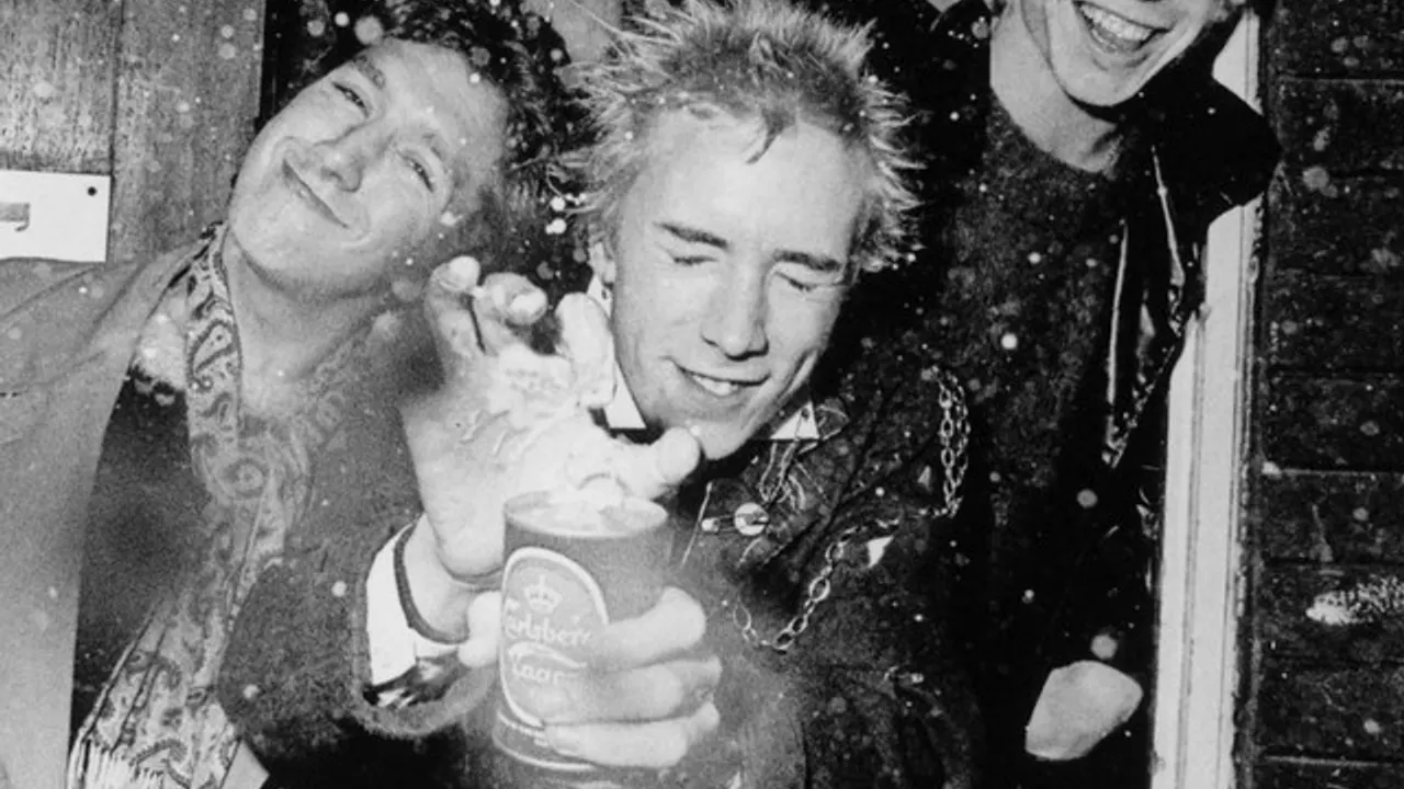 Sex Pistols - (Steve Jones, Paul Cook, Glen Matlock) feat Frank Carter