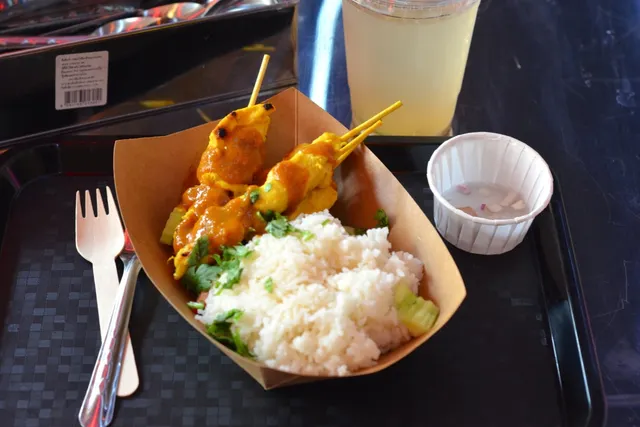 Street Bangkok, le nouveau resto thaï qui anime le canal Saint-Martin
