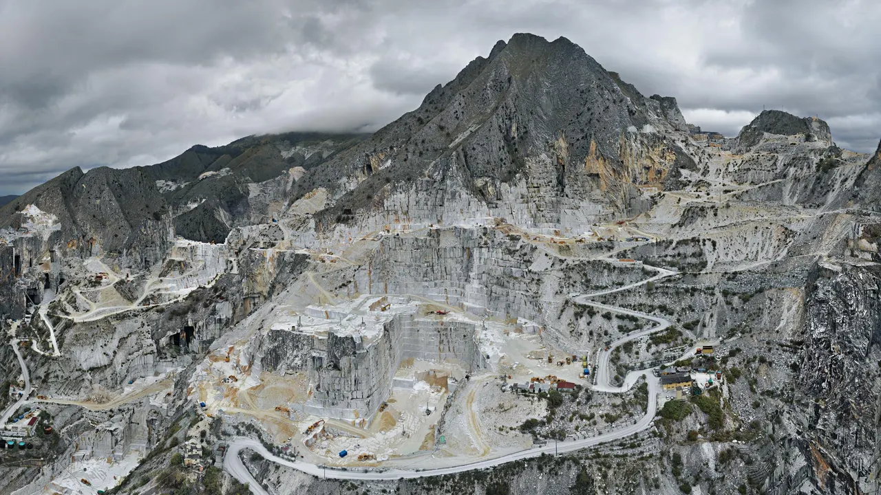 Edward Burtynsky - "Mounds and Voids: From Human to Global Scale"