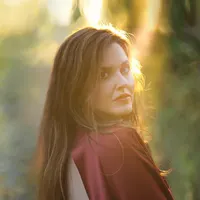 Halie Loren