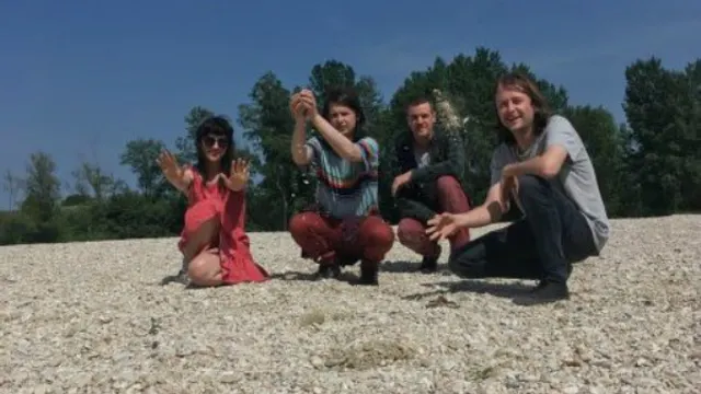 Spinning Coin • Tapeworms • Chiens de Faïence à Mains d'Œuvres