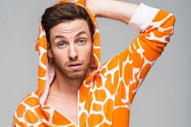 Spectacle : Alex Ramirès fait sa crise au Théâtre des Blancs Manteaux