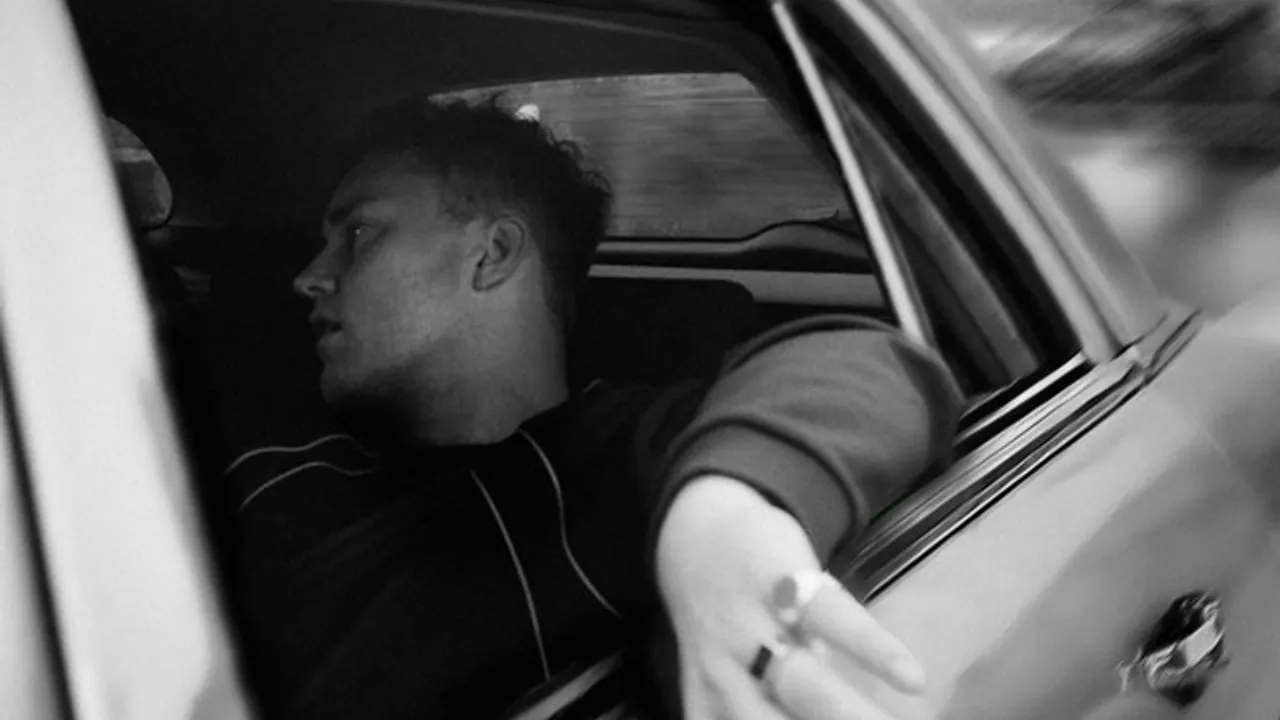 SAM FENDER