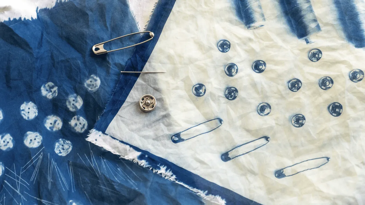 Atelier de pratique en famille Motif & Couture — Cyanotype avec Brenda Hoffman